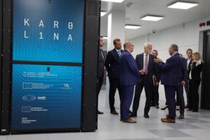 Přečtete si více ze článku Návštěva prezidenta republiky v národním superpočítačovém centru IT4Innovations VŠB-TUO